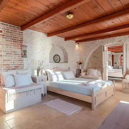 Sleeps 9 With Pool Air Con And Wifi *