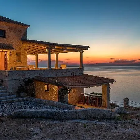 Villa Sleeps 9 With Pool Air Con And Wifi Koríthion