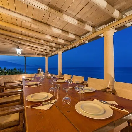 Villa Sleeps 9 With Pool Air Con And Wifi Koríthion