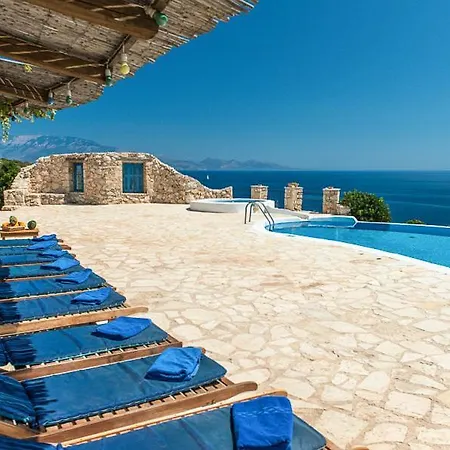 Sleeps 9 With Pool Air Con And Wifi * Koríthion