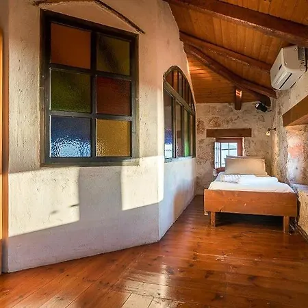Sleeps 9 With Pool Air Con And Wifi Koríthion