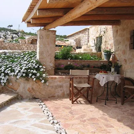 Sleeps 9 With Pool Air Con And Wifi Koríthion