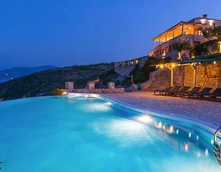 Villa Sleeps 9 With Pool Air Con And Wifi *