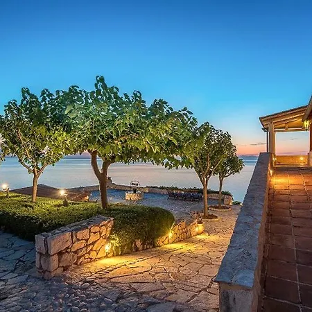 Sleeps 9 With Pool Air Con And Wifi Villa *