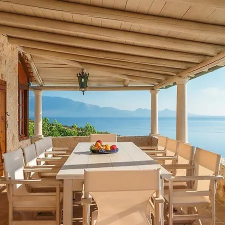 Sleeps 9 With Pool Air Con And Wifi Koríthion