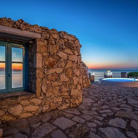 Sleeps 9 With Pool Air Con And Wifi * Koríthion